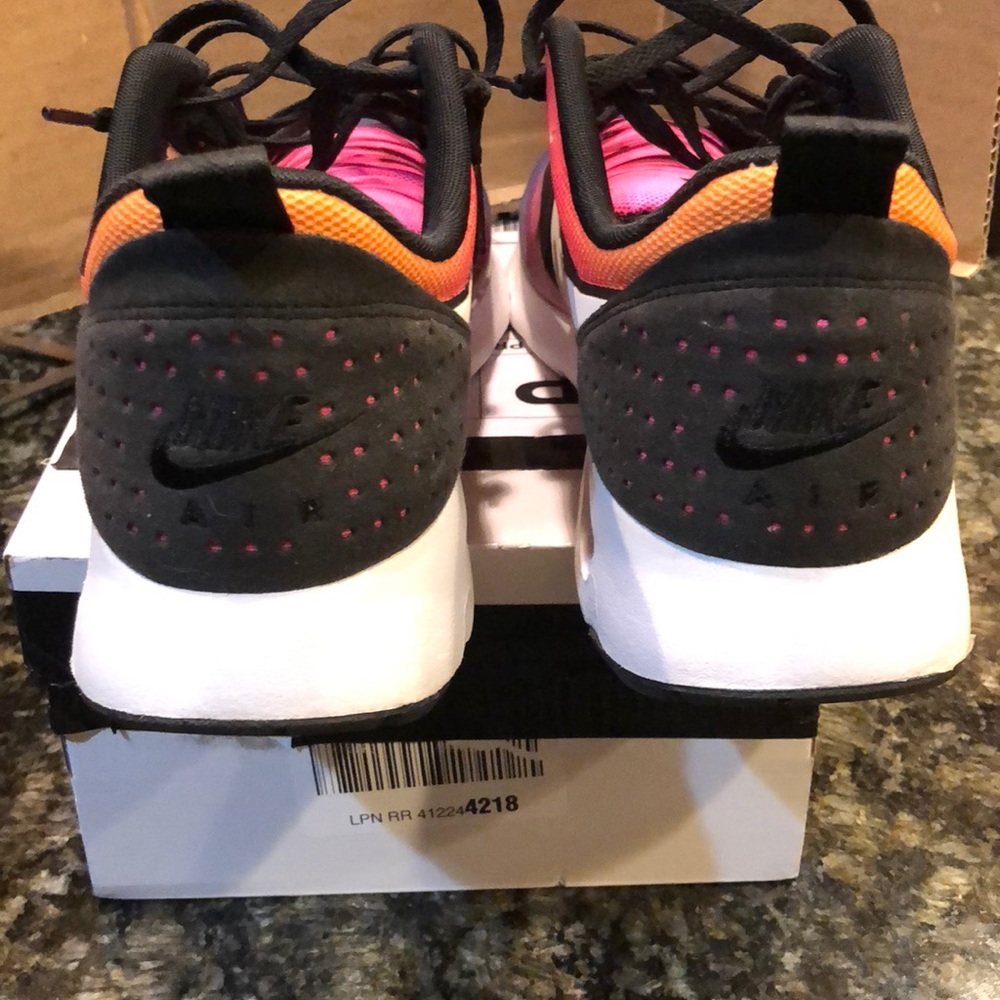Men’s Nike air sneakers